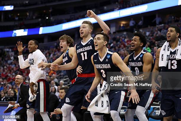Eric McClellan, Kyle Wiltjer, Domantas Sabonis, Kyle Dranginis, Silas Melson and Josh Perkins of the Gonzaga Bulldogs celebrate from the bench late...