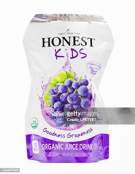 honest kids juice pouch - juice carton 個照片及圖片檔