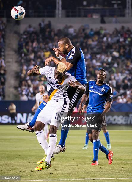 Victor Bernardez of San Jose Earthquakes wins a header over Gyasi Zerdes of Los Angeles Galaxy during Los Angeles Galaxy's MLS match against San Jose...