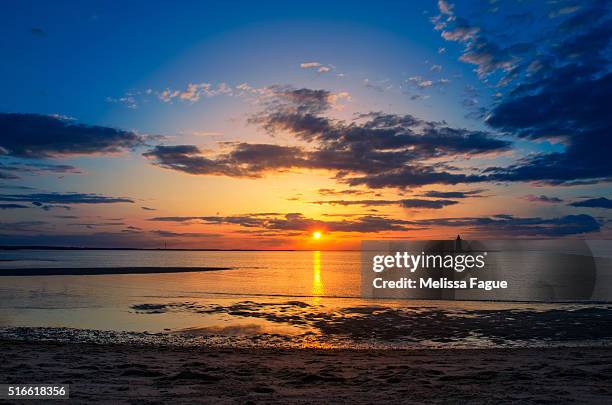 breakwater lighthouse at sunset: landscape photograph view of sunset on the beach - wilmington delaware fotografías e imágenes de stock