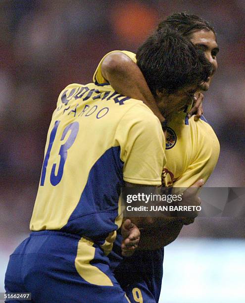 El Chileno Reinaldo Navia y Pavel Pardo de America festeja despues de realizar un gol al Veracruz en juego de la semana 14 del Torneo Apertura de la...