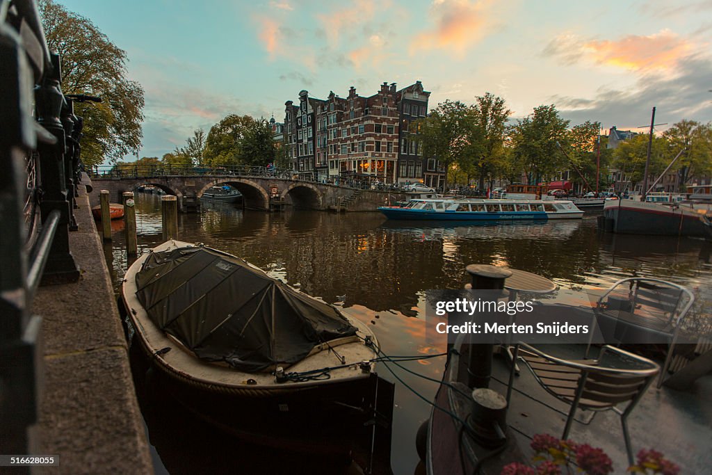 Houseboat and tourboat on Brouwersgracht