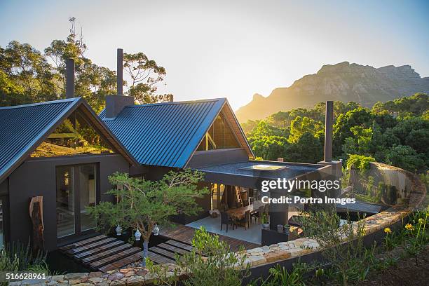 luxurious tourist resort - vakantiehuis stockfoto's en -beelden