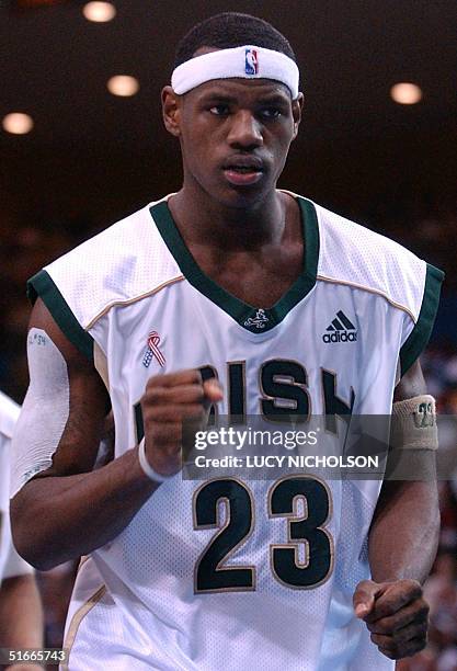 St. Vincent-St. Mary's LeBron James pumps his fist after scoring against Mater Dei in the second quarter, in Los Angeles, CA, 04 January 2003. St....