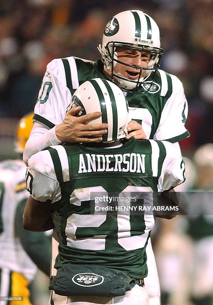 New York Jets' quarterback Chad Pennington (top) c