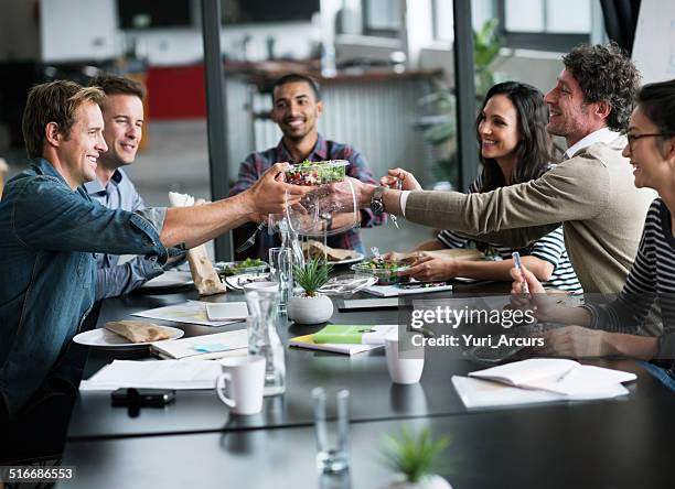 チームが昼食 - team lunch ストックフォトと画像