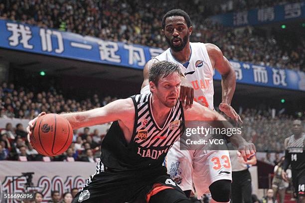 Shavlik Randolph of Liaoning Flying Leopards drives the ball against Mike Harris of Sichuan Blue Whales during the Chinese Basketball Association...