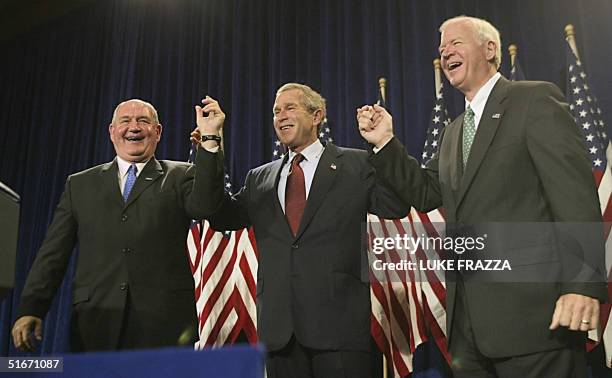 President George W. Bush attends a fund-raising luncheon 17 October 2002 in Atlanta, Georgia for Congressman Saxby Chambliss , R-GA, who is running...