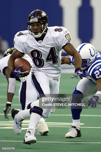 Javin Hunter of Baltimore runs with the ball during the first half of the game between Baltimore Ravens and Indianapolis Colts 13 October, 2002 at...