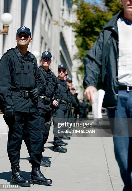 Nj Riot Team 140 Riots In Front Of White House Stock Photos, High-Res Pictures, and ...