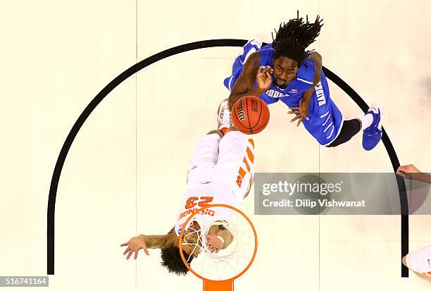 Darnell Harris of the Middle Tennessee Blue Raiders drives to the basket against Malachi Richardson of the Syracuse Orange in the first half during...