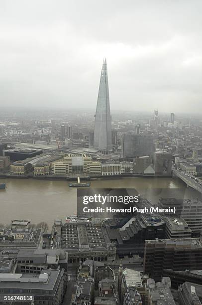 london aerial landscapes and architecture - monument station london 個照片及圖片檔