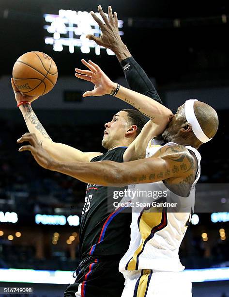 Austin Rivers of the Los Angeles Clippers shoots against Dante Cunningham of the New Orleans Pelicans during the second half at the Smoothie King...