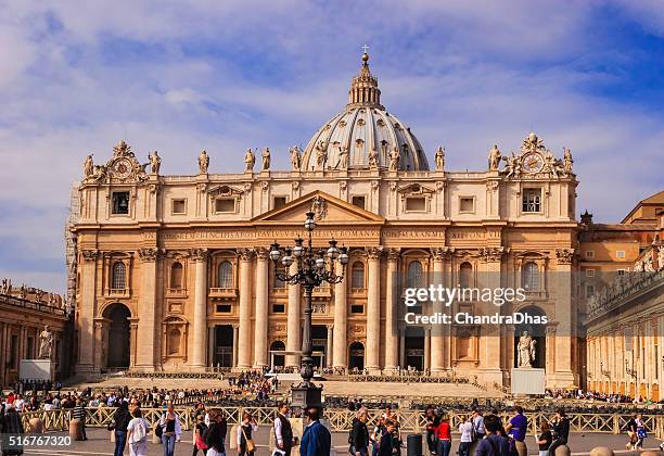 vatican city: view of saint peter’s basilica as viewed from piazza san pietro or st peter’s square in the historic city state - sistine chapel stock pictures, royalty-free photos & images