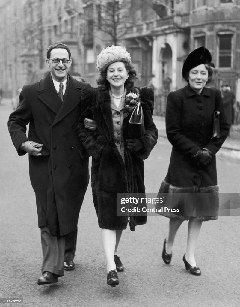 Captain Peter Churchill marries Odette Sansom at Kensington Registry