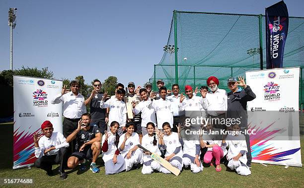 Luke Ronchi, Grant Elliott, Nathan McCullum, Henry Nicholls and batting coach Craig McMillan pose with local youth during the ICC Cricket For Good...