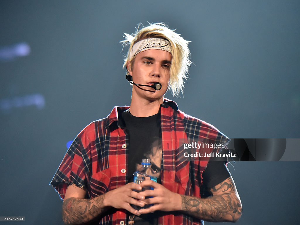 Justin Bieber In Concert - 2016 Purpose World Tour - Los Angeles, CA