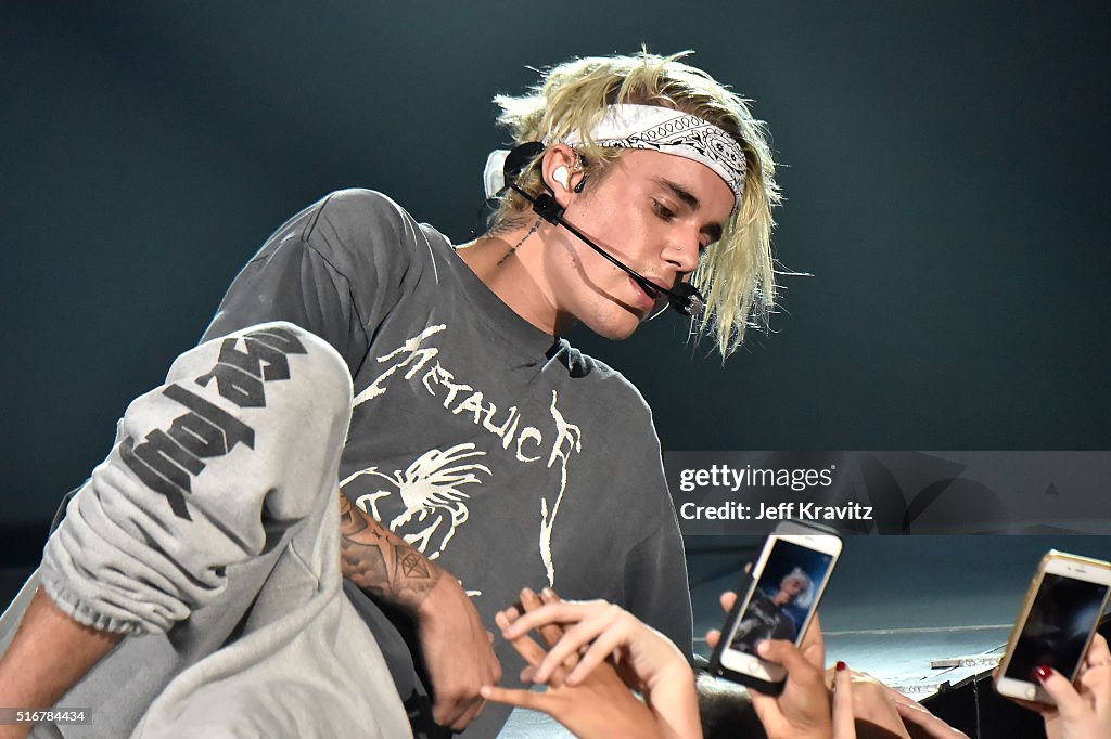 Justin Bieber In Concert - 2016 Purpose World Tour - Los Angeles, CA