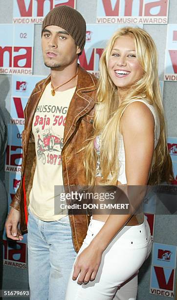 Pop singer Enrique Iglesias and tennis player Anna Kournikova arrive at the MTV Video Music Awards 29 August, 2002 in New York. Iglesias was a...