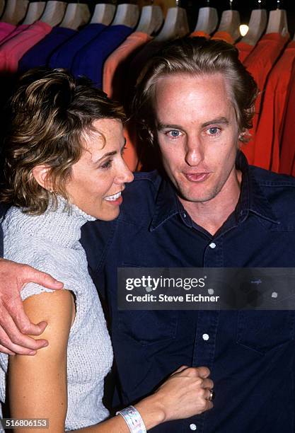 Sheryl Crow and Owen Wilson at the Donna Karan Fashion Show, New York, September 1, 1999.