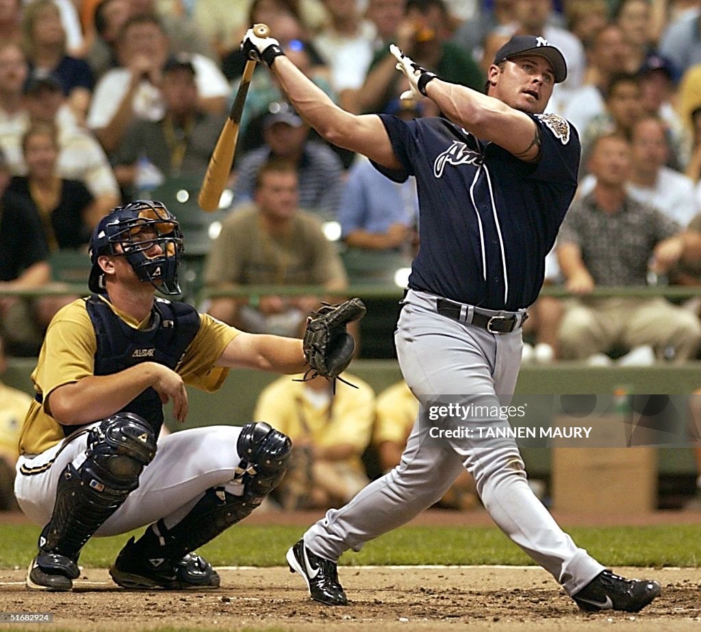 Jason Giambi (R) of the New York Yankees watches o