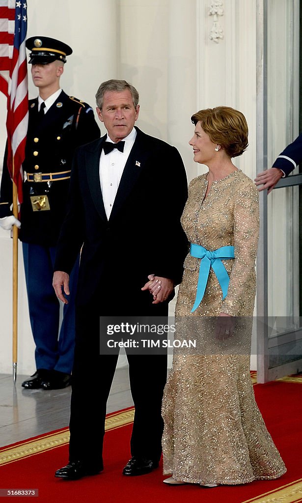 US President Bush (L) and US First Lady Laura Bush