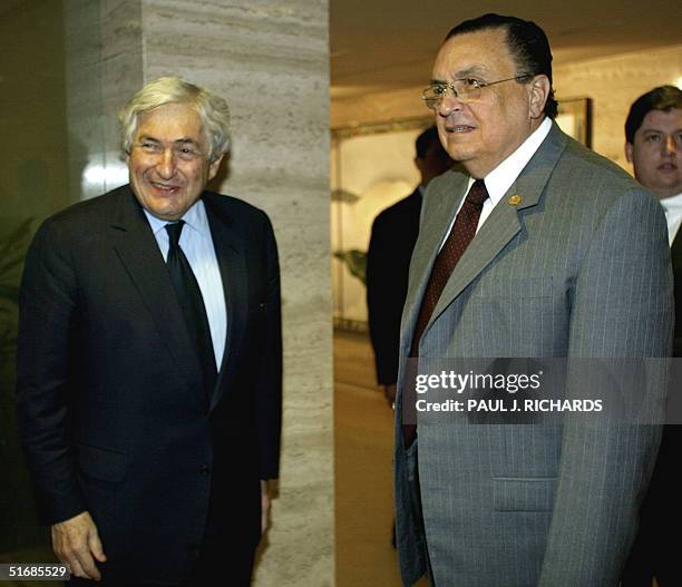 World Bank President James Wolfensohn and Costa Rican President Dr. Abel Pacheco meet in the halls of the World Bank headquarters in Washington, DC,...