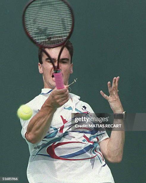 Alberto Berasategui del equipo espanol durante el quinto match de la serie de Copa Davis que se jugo en la capital de Mexico. 24 Septiembre....