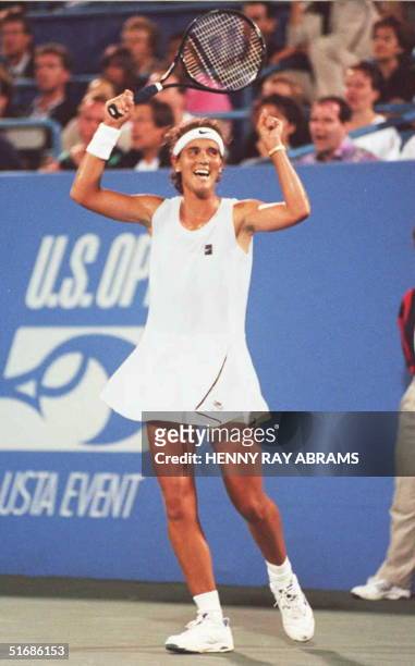 Fourteenth-seeded Mary Joe Fernandez of the US raises her arms in victory after her upset win over third-seeded Arantxa Sanchez Vicario of Spain in...