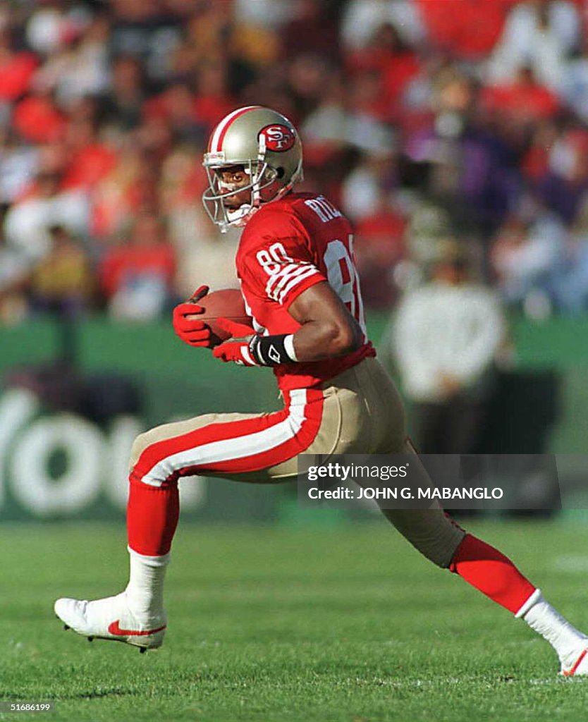 San Francisco 49ers wide-receiver Jerry Rice runs