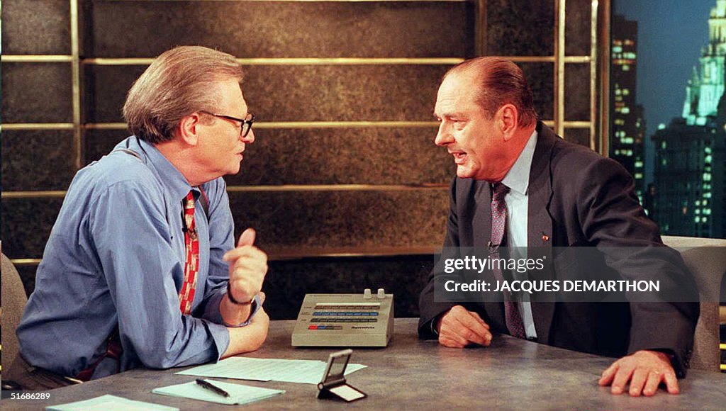 Cable News Network host Larry King(L) interviews F