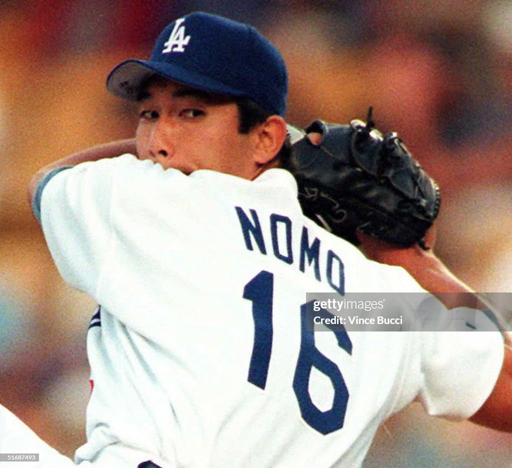 Japanese pitcher Hideo Nomo of the Los Angeles Dodgers executes his