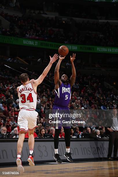 James Anderson of the Sacramento Kings shoots against Mike Dunleavy of the Chicago Bulls on March 21, 2016 at the United Center in Chicago, Illinois....