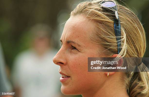 Emma Snowskill of Queensland speaks with the press in preperation for the Noosa Triathlon at the Noosa Surf Club November 6, 2004 in Noosa, Australia.