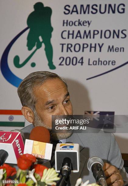 President of The Pakistan Hockey Federation General Muhammad Aziz addresses a press conference in Lahore, 06 November 2004. Aziz answered quesions...