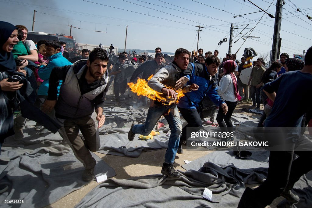 TOPSHOT-GREECE-EUROPE-MIGRANTS