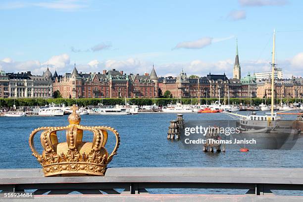 gilded crown on skeppsholmsbron with strandvägen in the background, stockholm, sweden - strandvägen stock pictures, royalty-free photos & images