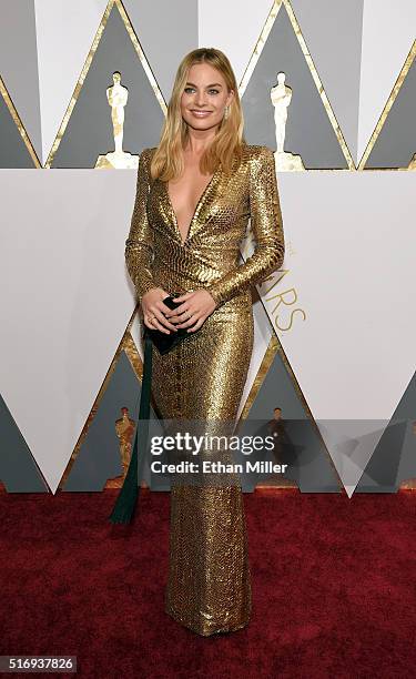 Actress Margot Robbie attends the 88th Annual Academy Awards at Hollywood & Highland Center on February 28, 2016 in Hollywood, California.