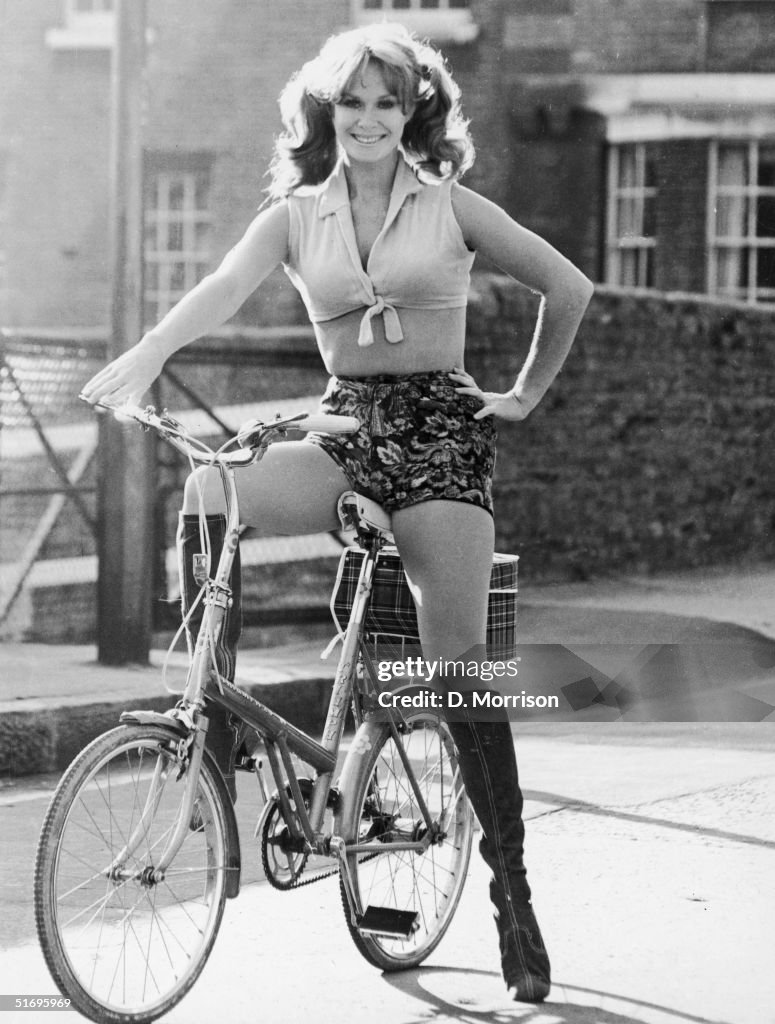 English Actress Carol Cleveland Cycling In Hot Pants November 1971 english-actress-carol-cleveland-cycling-in-hot-pants-november-1971