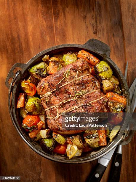 pot roast dinner - schweinebraten stock-fotos und bilder