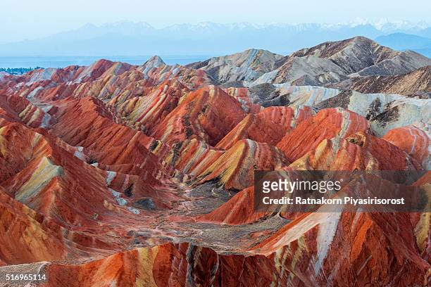 colorful mountain in danxia landform in zhangye, gansu of china - zhangye - fotografias e filmes do acervo