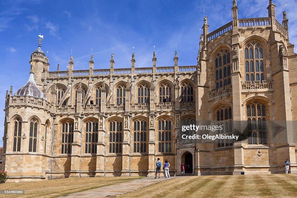 St De George Capela, Castelo de Windsor, com céu azul, Berkshire, Inglaterra.