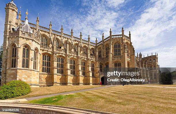 st george's chapel, windsor castle, with blue sky, berkshire, england. - duke of windsor stockfoto's en -beelden