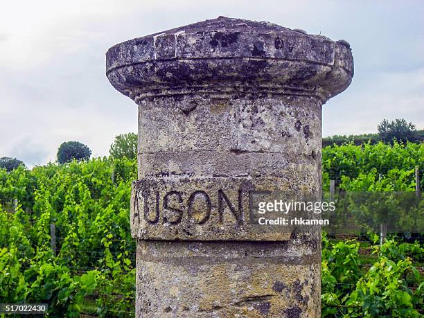 château ausone, saint emilion, gironde, aquitane, france - bordeaux wine stock-fotos und bilder