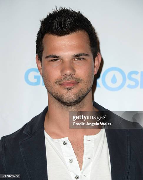 Actor Taylor Lautner arrives at Generosity Water Launch at Montage Beverly Hills on March 22, 2016 in Beverly Hills, California.