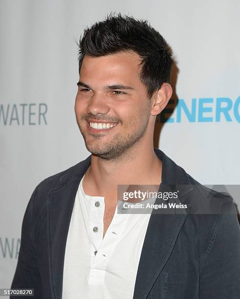 Actor Taylor Lautner arrives at Generosity Water Launch at Montage Beverly Hills on March 22, 2016 in Beverly Hills, California.