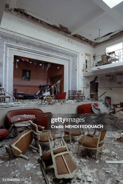 Vue prise le 19 mai 2003 au Cercle de l'alliance israélite de Casablanca, des dégâts d'un des cinq attentats qui ont ensanglanté la ville blanche...