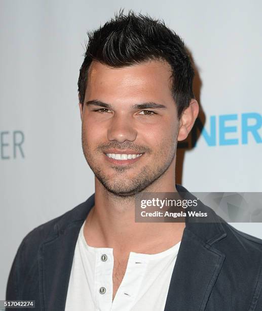 Actor Taylor Lautner arrives at the Generosity Water Launch at Montage Beverly Hills on March 22, 2016 in Beverly Hills, California.