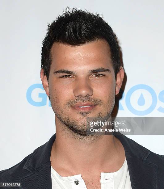 Actor Taylor Lautner arrives at the Generosity Water Launch at Montage Beverly Hills on March 22, 2016 in Beverly Hills, California.