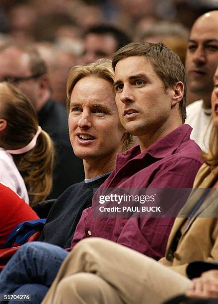 Actors Owen Wilson and Luke Wilson attend the Dallas Mavericks/Miami Heat basketball game at American Airlines Center in Dallas, Texas 02 March 2002....